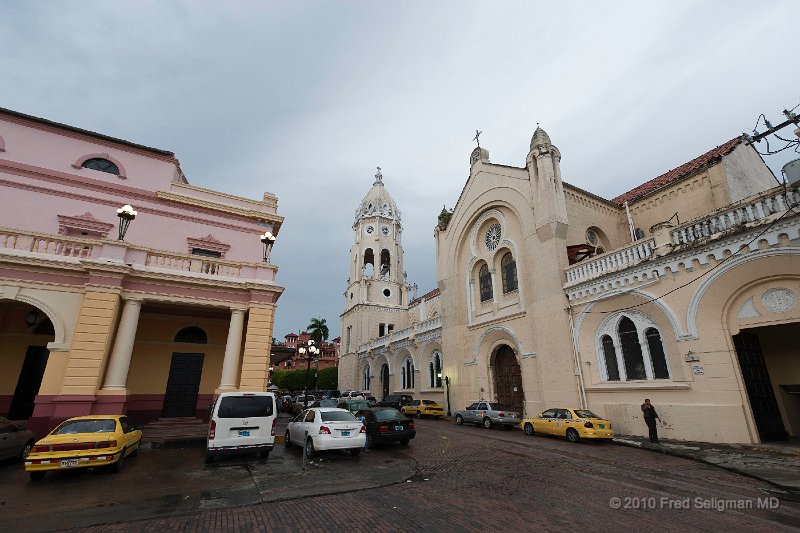 20101201_184218 D3.jpg - San Francisco de Assis Church is a popular place for Panamanians to get married.  It was damaged by fire twice in the 1700s and has been restored in 1998